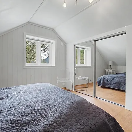 Koslig Hus Med Hage Sentralt I Stryn